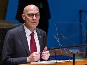 Volker Tûrk håller tal i FN. UN Photo Eskinder Debebe